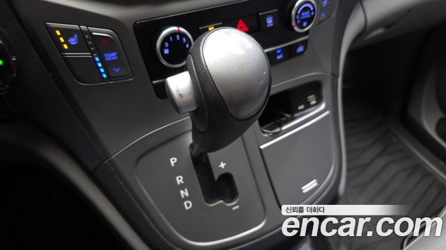 Hyundai Starex 2018 — photo 12