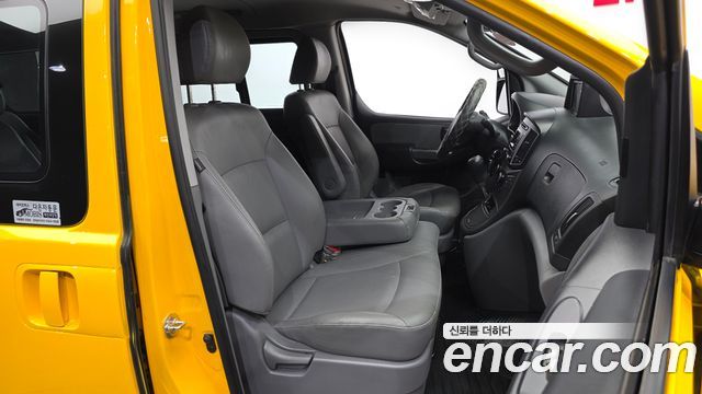 Hyundai Starex 2018 — photo 17