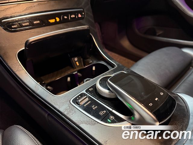 Mercedes-Benz C-Class 2019 — photo 12