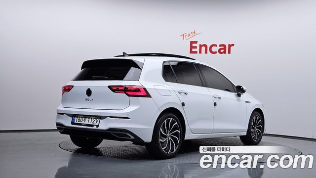 Volkswagen Golf 2022 — photo 2