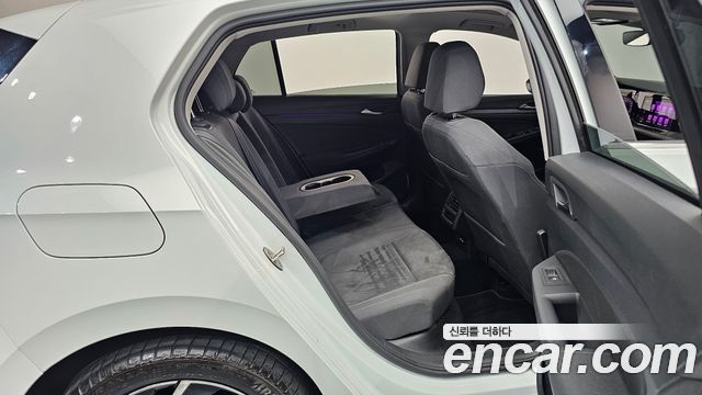 Volkswagen Golf 2022 — photo 17