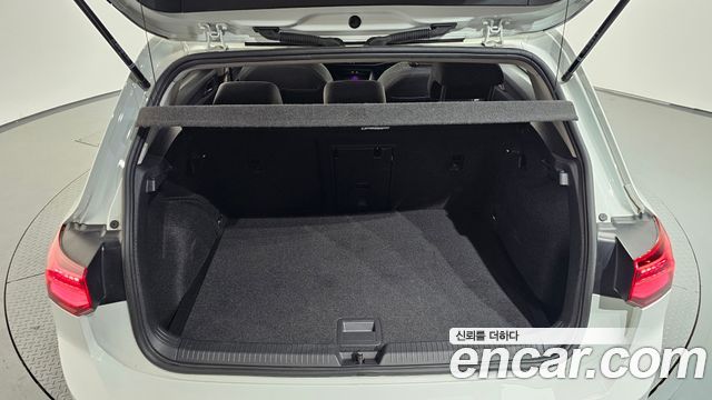 Volkswagen Golf 2022 — photo 23