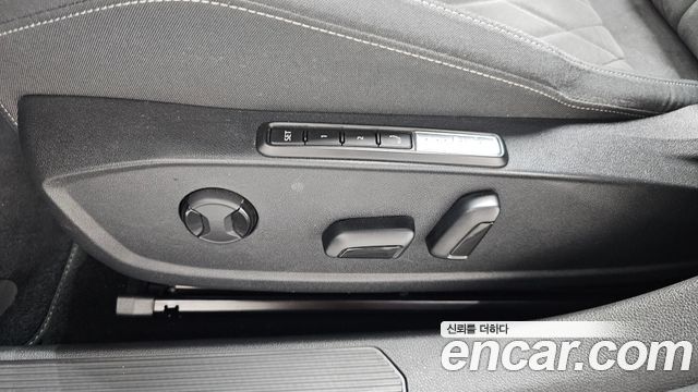 Volkswagen Golf 2022 — photo 30