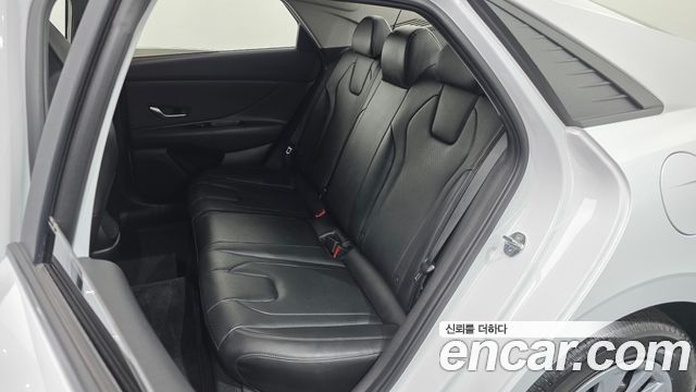 Hyundai AVANTE 2021 — photo 16