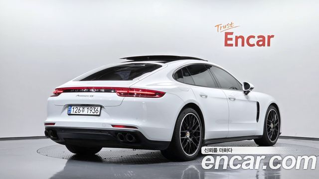 Porsche Panamera 2018 — photo 2