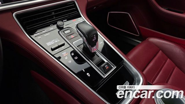 Porsche Panamera 2018 — photo 12
