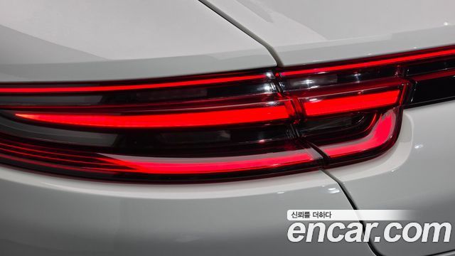 Porsche Panamera 2018 — photo 9