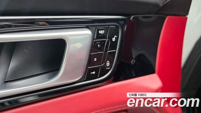 Porsche Panamera 2018 — photo 27