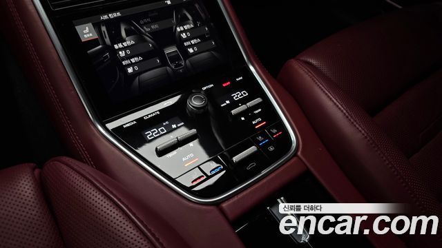 Porsche Panamera 2018 — photo 34