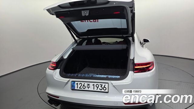 Porsche Panamera 2018 — photo 37