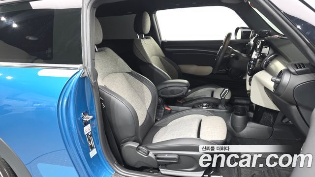 Mini Cooper 2022 — photo 17