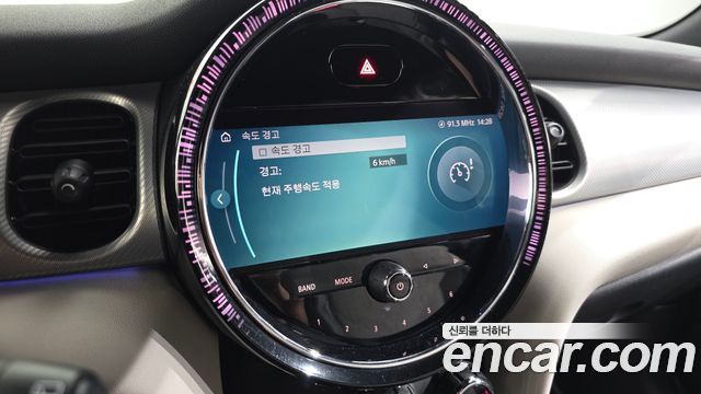 Mini Cooper 2022 — photo 22