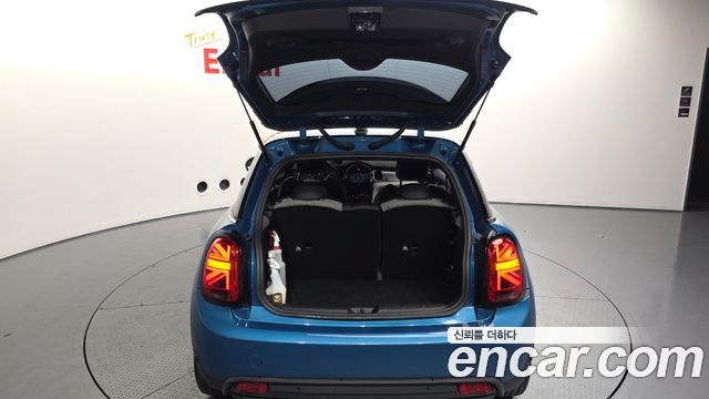 Mini Cooper 2022 — photo 26