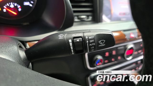 Kia K7 2017 — photo 18