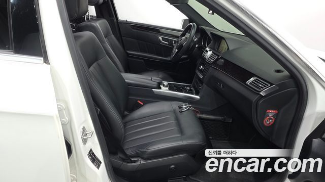 Mercedes-Benz E-Class 2014 — photo 11