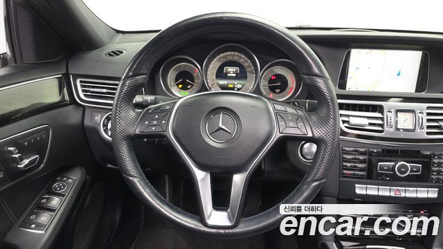 Mercedes-Benz E-Class 2014 — photo 13