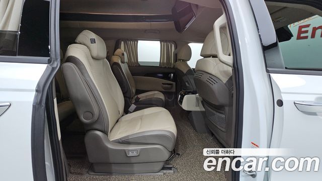 Kia Canival 2023 — photo 18