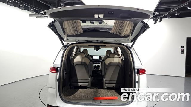 Kia Canival 2023 — photo 26