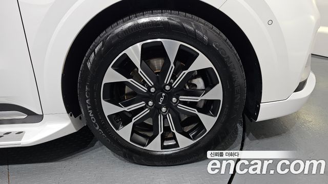 Kia Canival 2023 — photo 7
