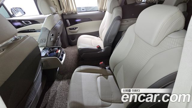 Kia Canival 2023 — photo 16