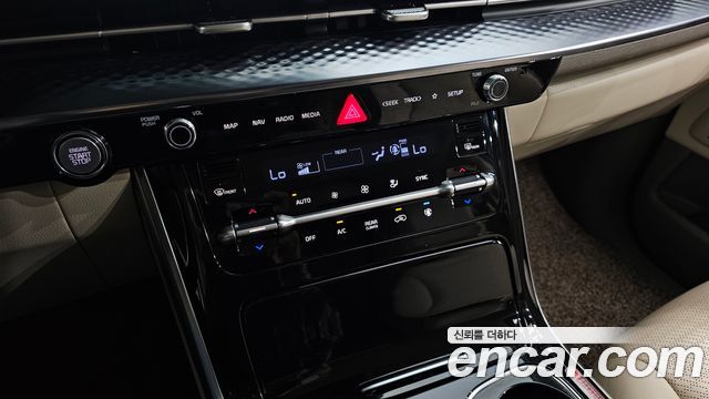 Kia Canival 2023 — photo 32