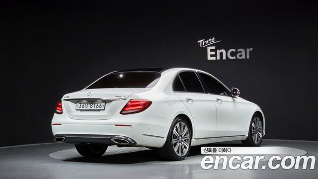 Mercedes-Benz E-Class 2017 — photo 2