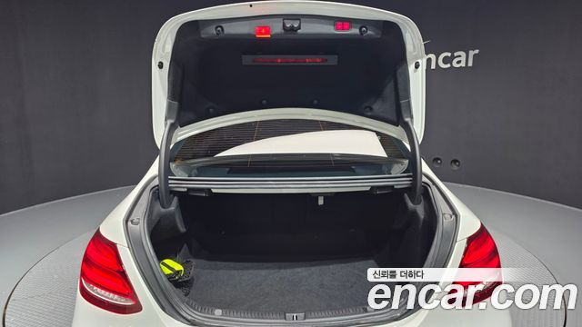 Mercedes-Benz E-Class 2017 — photo 26