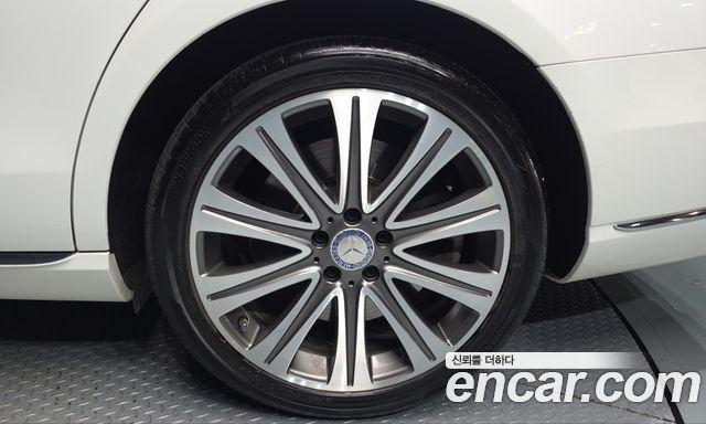 Mercedes-Benz E-Class 2017 — photo 7