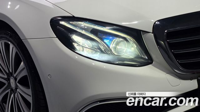 Mercedes-Benz E-Class 2017 — photo 8