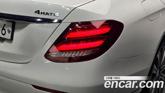 Mercedes-Benz E-Class 2017 — photo 9