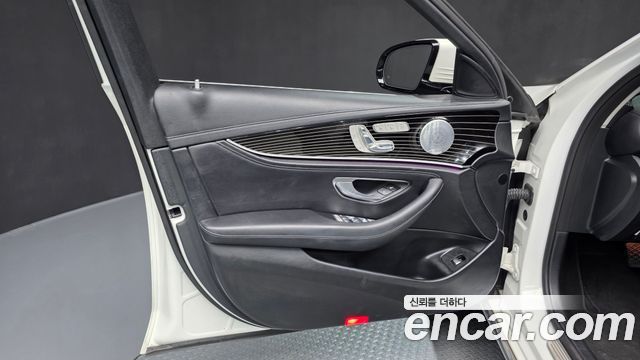 Mercedes-Benz E-Class 2017 — photo 14
