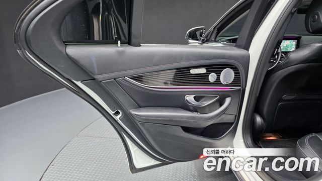 Mercedes-Benz E-Class 2017 — photo 15