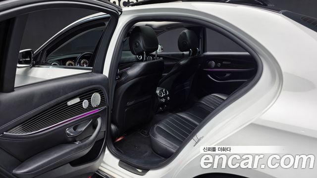 Mercedes-Benz E-Class 2017 — photo 16