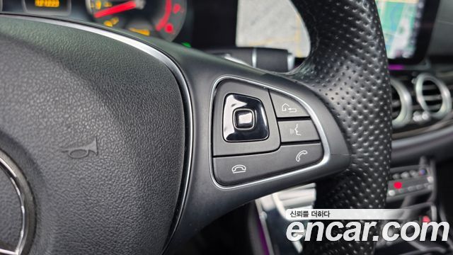 Mercedes-Benz E-Class 2017 — photo 32