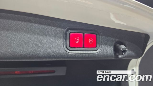Mercedes-Benz E-Class 2017 — photo 38