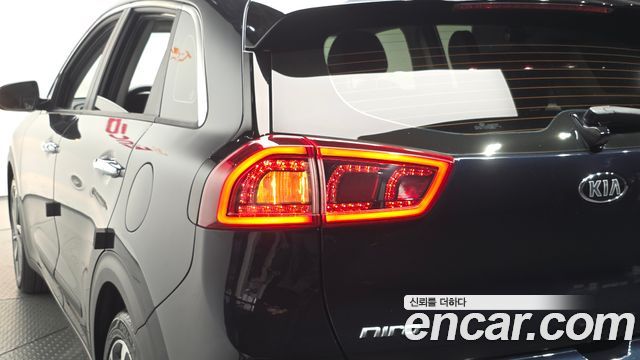Kia Niro 2017 — photo 9