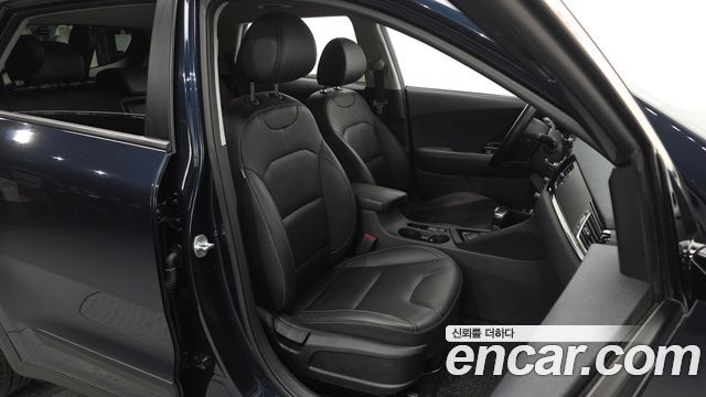 Kia Niro 2017 — photo 16