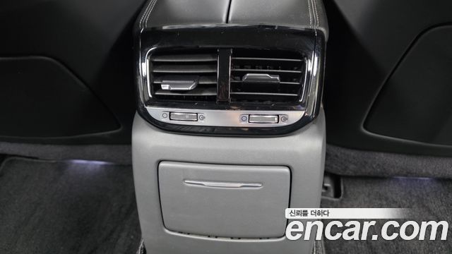 Genesis EQ900 2017 — photo 22