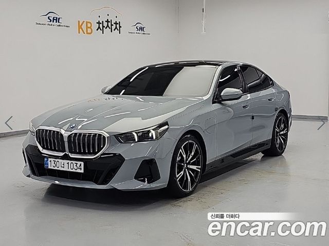 BMW 5-Series 2026 — photo 1