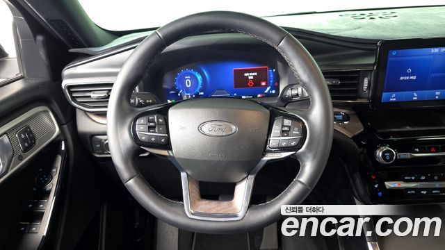 Ford Explorer 2022 — photo 18
