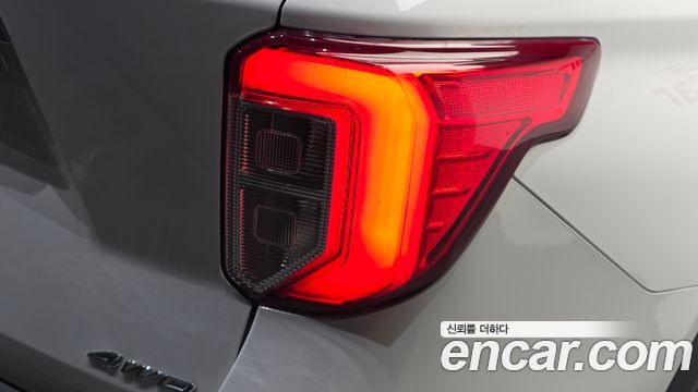 Ford Explorer 2022 — photo 9