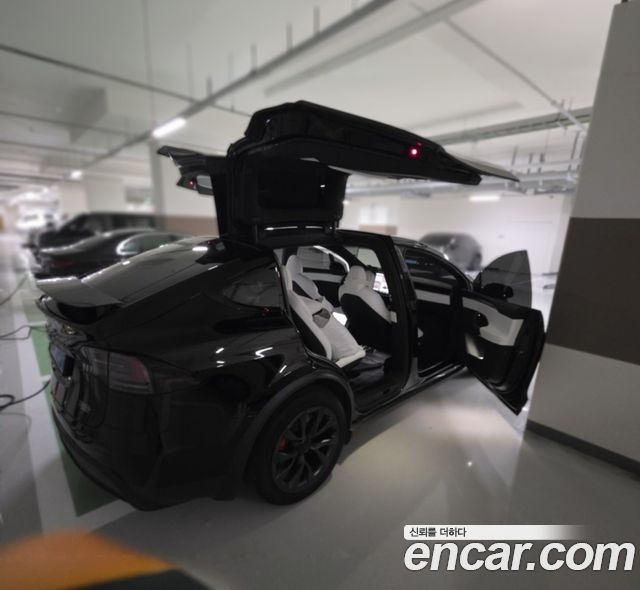 Tesla Model X 2023 — photo 2