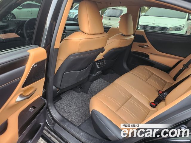 Lexus ES 2024 — photo 9