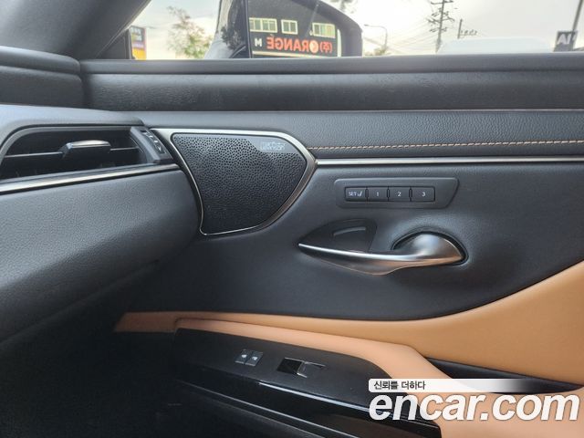 Lexus ES 2024 — photo 16