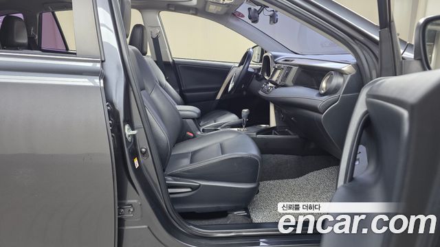 Toyota RAV4 2015 — photo 11