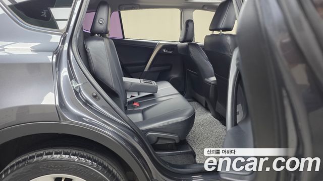 Toyota RAV4 2015 — photo 12