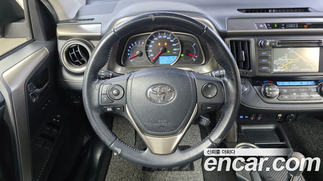 Toyota RAV4 2015 — photo 13