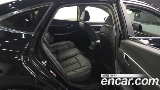Hyundai Sonata 2022 — photo 17