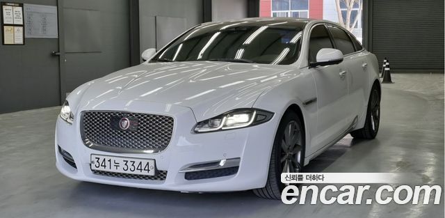 Jaguar XJ 2018 — photo 1