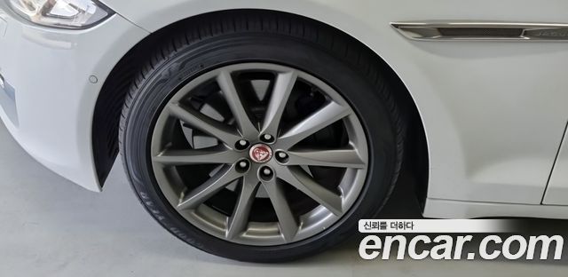 Jaguar XJ 2018 — photo 7